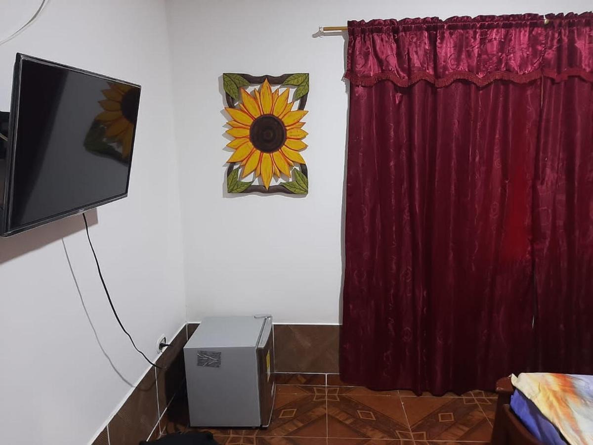 Hostal Selvatrip 莱蒂西亚 外观 照片